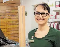  ??  ?? Franziska Wagner leitet die Apotheke zur Gemse in Golling.