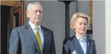  ?? FOTO: AFP ?? James Mattis und Ursula von der Leyen im Pentagon.