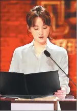  ??  ?? Jiang Qinqin reads the last letter of Yang Kaihui, Mao Zedong’s wife, who was killed in 1930 at the age of 29.