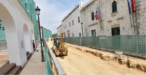  ?? DANNY POLANCO ?? Ministerio de Turismo avanza en un 90 por ciento el remozamien­to de la calle Las Damas en la Zona Colonial.