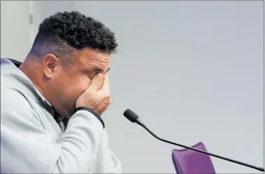  ?? ?? Ronaldo se lamenta durante un momento de la rueda de prensa.