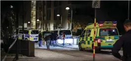  ?? OLSSON/TT
FOTO: CHRISTINE ?? Polis och ambulans på plats i Hammarby sjöstad i södra Stockholm, där en man hittats skjuten. Mannen avled senare av sina skador.