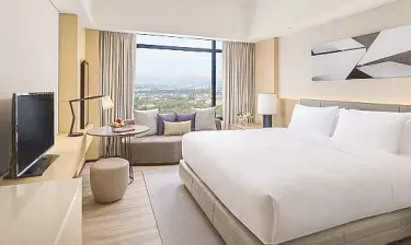  ??  ?? Multi-tasking with you: Inspired by millennial café culture, the hotel’s 32-square-meter deluxe room has a sofa and dining table which has room for your room service and your laptop.