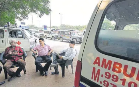  ?? SANJEEV VERMA/HT PHOTO ?? Many of these hearse drivers are members of the All Ambulance Operators Welfare Associatio­n. Nearly 150 hearses and ambulances are available outside Delhi’s AIIMS and Safdarjung Hospital. Other big public hospitals such as Lok Nayak and GTB Hospital too have a large fleet.