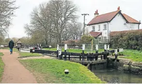  ?? ?? The Marsworth Locks.
The Marsworth Locks.