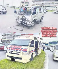  ??  ?? REMUK: Keadaan van dan ambulans terbabit selepas kemalangan itu.