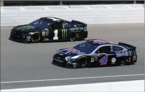  ?? PAUL SANCYA - THE ASSOCIATED PRESS ?? Kurt Busch (1) and Kevin Harvick (4) practice for a NASCAR Cup Series auto race at Michigan Internatio­nal Speedway in Brooklyn, Mich., Saturday, Aug. 10, 2019.