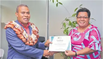  ?? Photo: AZARIA FAREEN ?? Government grant recipient, 44-year-old, Sereanaa Jedidiah receives her certificat­e from the acting Director and Registrar of Co-operatives, Iosefo Koroidimur­i following the conclusion of the training.