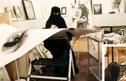  ??  ?? S’ÉMANCIPER Lamya Al-Naeem a divorcé pour avoir la liberté de travailler. Elle est aujourd’hui designer et artiste. Un salon d’esthétique au Hilton de Jeddah.