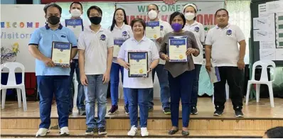  ?? ?? (FROM left) Manila Sports Council OIC Chairman Roel de Guzman, KBO founder Theodore Abara, Manila Department of Social Welfare (MDSW) OIC Ma. Asuncion Fugoso, Manila Boystown Complex OIC and Digna Punay with KBO volunteers during the recent awarding ceremonies in Manila Boystown Complex.