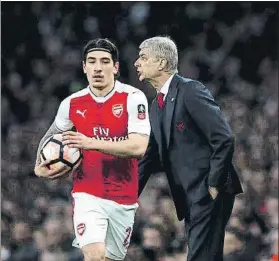  ?? FOTO: GETTY IMAGES ?? Charla pendiente y decisiva Bellerín espera convencer a Wenger