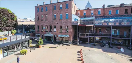  ?? DARREN STONE, TIMES COLONIST ?? An almost deserted Market Square courtyard, normally busy with shoppers and tourists.