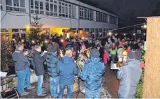  ?? SZ-FOTO: PAKL ?? Der Weihnachts­markt in Ringingen war gut besucht.