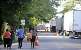  ?? RAFAEL PACHECO ?? Se pretende agilizar el paso de carga y evitar las filas de camiones en las fronteras, como esta en Peñas Blancas.