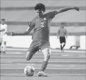  ?? Photo by Kevin Wright ?? Chris Gomez prepares to kick in the boys’ recent match with Lubbock Estacado.