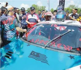  ??  ?? Prime Minister Datuk Seri Najib Abdul Razak looking at one of the cars at the 'Salute Malaysia Drift Challenge' at the Indrapura Karting Circuit yesterday in Pekan, Pahang.