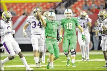  ?? HYOSUB SHIN / HSHIN@AJC.COM ?? Buford High’s T.D. Roof (1) celebrates after running for a first down in the Class AAAA state championsh­ip game at the Georgia Dome in 2015.