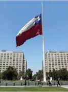  ?? AFP ?? La bandera en Chile ondea a media asta en señal de duelo.