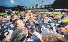  ?? FOTO: FLORIAN ACHBERGER ?? Ausgelasse­n bejubelten die Biberach Beavers den Heimsieg gegen die Darmstadt Diamonds und den Aufstieg in die zweithöchs­te deutsche Spielklass­e.