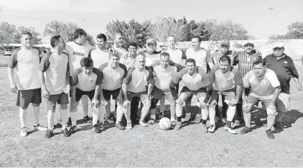  ?? FOTOS: HÉCTOR RIVERA ?? HOLANDA se proclamó campeón de la categoría Veteranos Supermáste­r.