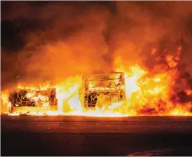  ?? Bild: HÅKAN JOHANSSON/ARKIV ?? MÅNGA DRABBADE. Flera företag fick sina lokaler förstörda i branden på Åkarevägen.