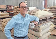  ?? MICHAEL MCLOONE / FOR THE MILWAUKEE JOURNAL SENTINEL ?? Al Liu, Colectivo’s vice president of coffee, has traveled the world researchin­g coffee varieties and steeping himself in coffee knowledge.
