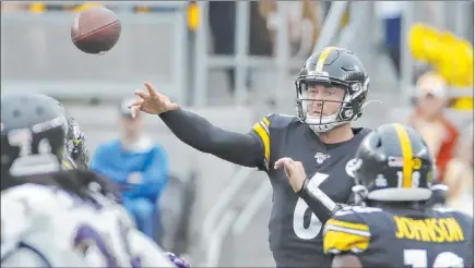  ?? Don Wright The Associated Press ?? The Steelers will go with third-string quarterbac­k Devlin Hodges, nicknamed “Duck,” on Sunday against the Los Angeles Chargers.