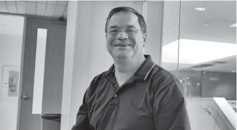  ?? [WHITNEY NEILSON / THE OBSERVER] ?? Elmira’s Frank Austin is being recognized by Toastmaste­rs District 86 for his strong communicat­ion and leadership in running the Expressive Café for those with aphasia.