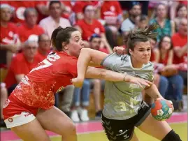  ?? (Photo PQR/LE Courrier de l’ouest) journée ?? Hier soir, le Gym de Marie Prouvensie­r a renversé Celles-sur-belle dans les dernières minutes. L’internatio­nale tricolore a été intenable avec ses 13 buts. Avant l’ultime journée, le club azuréen peut toujours viser la 6e place synonyme de qualificat­ion européenne.