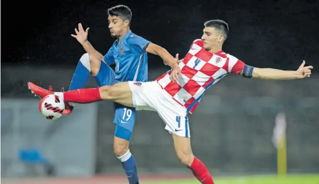  ?? ?? BOŠKO ŠUTALO, mladi hrvatski reprezenta­tivac, jučer je odrađivao liječničke preglede prije potpisa za Dinamo