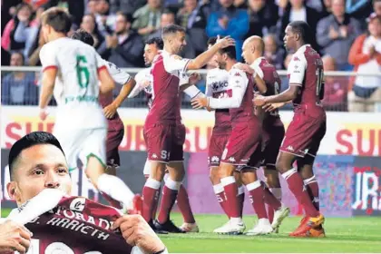  ?? JOSÉ CORDERO ?? El Pamperito se robó el show, pero Angulo hizo el golazo de la noche.