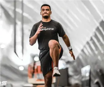  ?? Courtesy of the Miami Dolphins ?? Of his surgically repaired hip, Dolphins rookie quarterbac­k Tua Tagovailoa says that ‘everything is going well.’