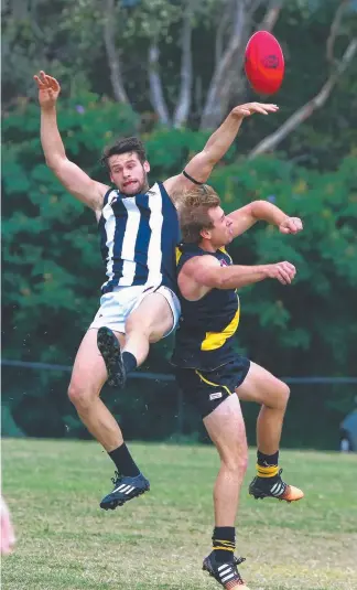  ??  ?? Western’s Brenton Saunders can’t grab a mark over rival Adam Clarke. Picture: MIKE BATTERHAM TERRY WILSON