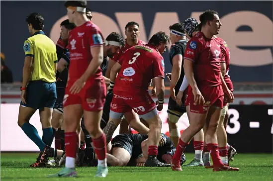  ?? ?? Gregor Hiddleston scores Glasgow Warriors’ second try against Scarlets last night