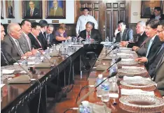  ?? FOTO: CORTESÍA CN ?? Por dos horas se prolongó el encuentro entre los diputados de las distintas fuerzas políticas con los delegados del diálogo.