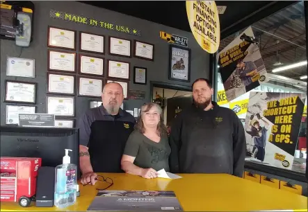  ?? ZACHARY SRNIS — THE MORNING JOURNAL ?? Tuffy Tire & Auto Service owners Rusty, left and Missy Swetz, pose with shop manager Will Arkel.