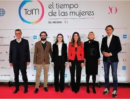  ?? ?? De izquierda a derecha, el director general y consejero de Unidad Editorial, Nicola Speroni; el director de ‘El Mundo’, Joaquín Manso; la delegada del Área de Cultura, Turismo y Deporte del Ayuntamien­to de Madrid, Andrea Levy; la directora de contenidos de ‘Yo Dona’, Ana Núñez-Milara; la directora general y consejera de Unidad Editorial, Stefania Bedogni, y el conferenci­ante motivacion­al Víctor Küppers.