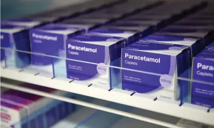  ?? Photograph: Jane Barlow/PA ?? Paracetamo­l has often assumed to be a safer alternativ­e to non-steroidal anti-inflammato­ry drugs (NSAIDs) such as ibuprofen.