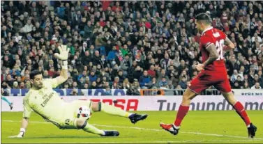  ??  ?? IMBATIDO ANTE EL SEVILLA. Casilla dejó a cero su portería en el partido de Copa (3-0).