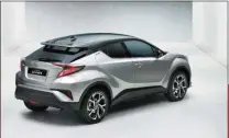  ??  ?? Le C-HR de série gagne deux portes arrière comparé aux prototypes, mais il faudra vérifier si ce style dynamique ne pénalise pas trop les aspects pratiques et l’habitabili­té…