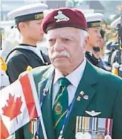  ?? PHOTOS COURTOISIE, JEAN-LUC GOSSELIN ET GILLES MARTIN ?? À gauche, le Major Lionel Gosselin, en uniforme à l’époque de la guerre de Corée. À droite, Gilles Martin, vétéran de la guerre de Corée, lors de la parade du jour du Souvenir au cimetière des Nations-unies de Busan le 11 novembre 2016.