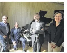  ??  ?? De gauche à droite : René Martin, le directeur artistique, Philippe Bas, président du conseil départemen­tal, Xavier Bailly, conservate­ur de l’abbaye du Mont-Saint-Michel et Christine Auberger, directrice de la musique du Groupe Bayard. Les...