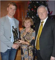  ??  ?? Marian O’Callaghan making a presentati­on to Danny O’Flynn, Charlevill­e, JAFC man of the match, with Avondhu Baord Chairman Barry Ahern.