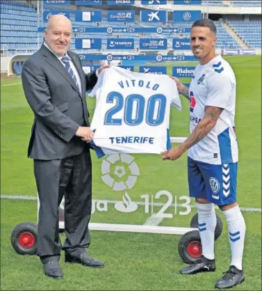 ?? JUAN GARCIA CRUZ/DIARIO AS ?? FINAL. Vitolo pondrá fin a su etapa como jugador del Tenerife, en el que jugó 221 partidos oficiales.