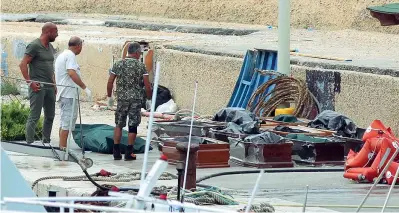  ?? (foto Ansa) ?? Le vittime
Le bare con i corpi dei migranti nel porto di Lampedusa