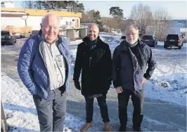  ?? FOTO: TORE ØYVIND MOEN ?? TOMTA: Stein Jarand Fredriksen (t.v.) sammen med Jørgen Thorkildse­n, Sørmeglere­n og Anders Hoel, PBBL.