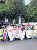  ?? ALONSO TENORIO. ?? Huelguista­s en la protesta por la avenida segunda.