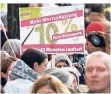  ?? FOTO: DPA ?? Angestellt­e der Arbeiterwo­hlfahrt NRW im Warnstreik.