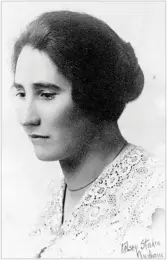  ?? Archives Canada Photo: Library and ?? Agnes Macphail, a farmer and teacher, became the first woman MP in 1921.