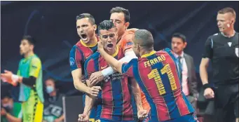  ??  ?? De la euforia inicial de Marcenio a la tristeza de Adolfo. El Sporting sí celebró
FOTOS: FCB/UEFA